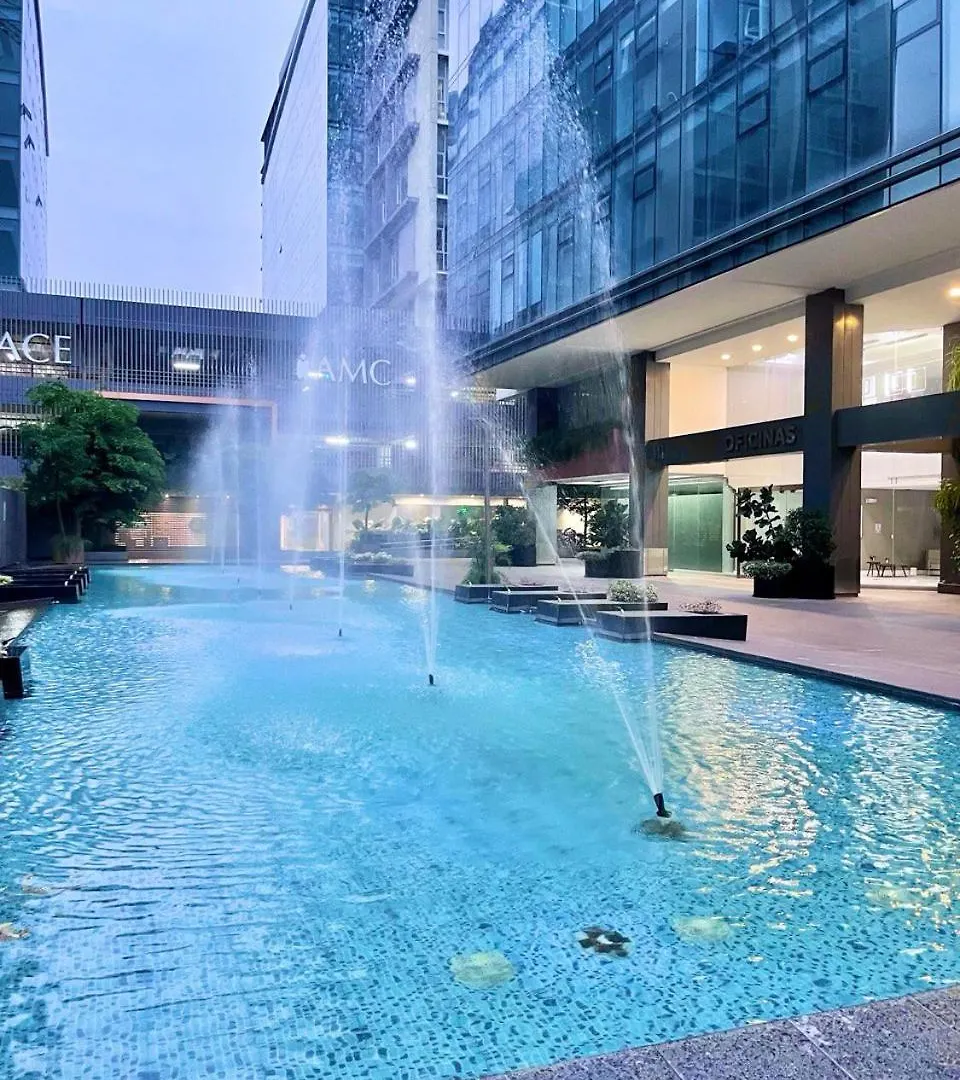 Suite Empresarial, Cerca Al Mall Del Sol, Cama, Parqueo, Sofa Cama Guayaquil 0*,  Equador