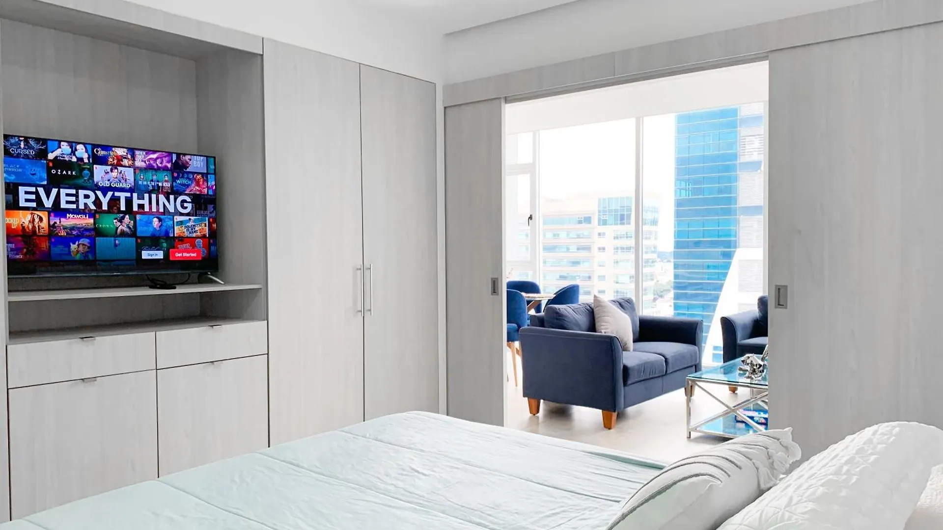 Suite Empresarial, Cerca Al Mall Del Sol, Cama, Parqueo, Sofa Cama Guayaquil 0*,  Equador