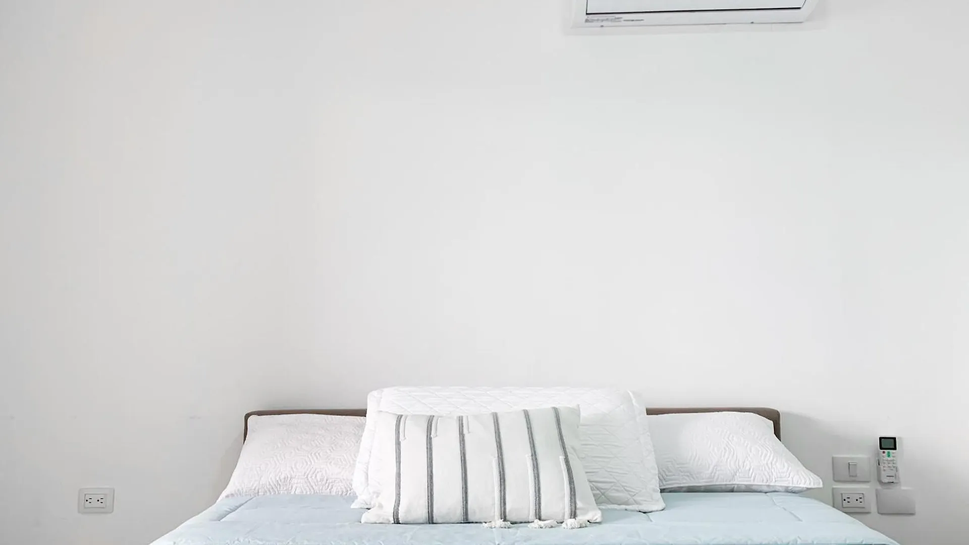 Suite Empresarial, Cerca Al Mall Del Sol, Cama, Parqueo, Sofa Cama Guayaquil Equador