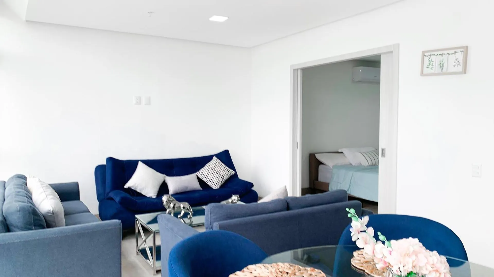 Suite Empresarial, Cerca Al Mall Del Sol, Cama, Parqueo, Sofa Cama Guayaquil