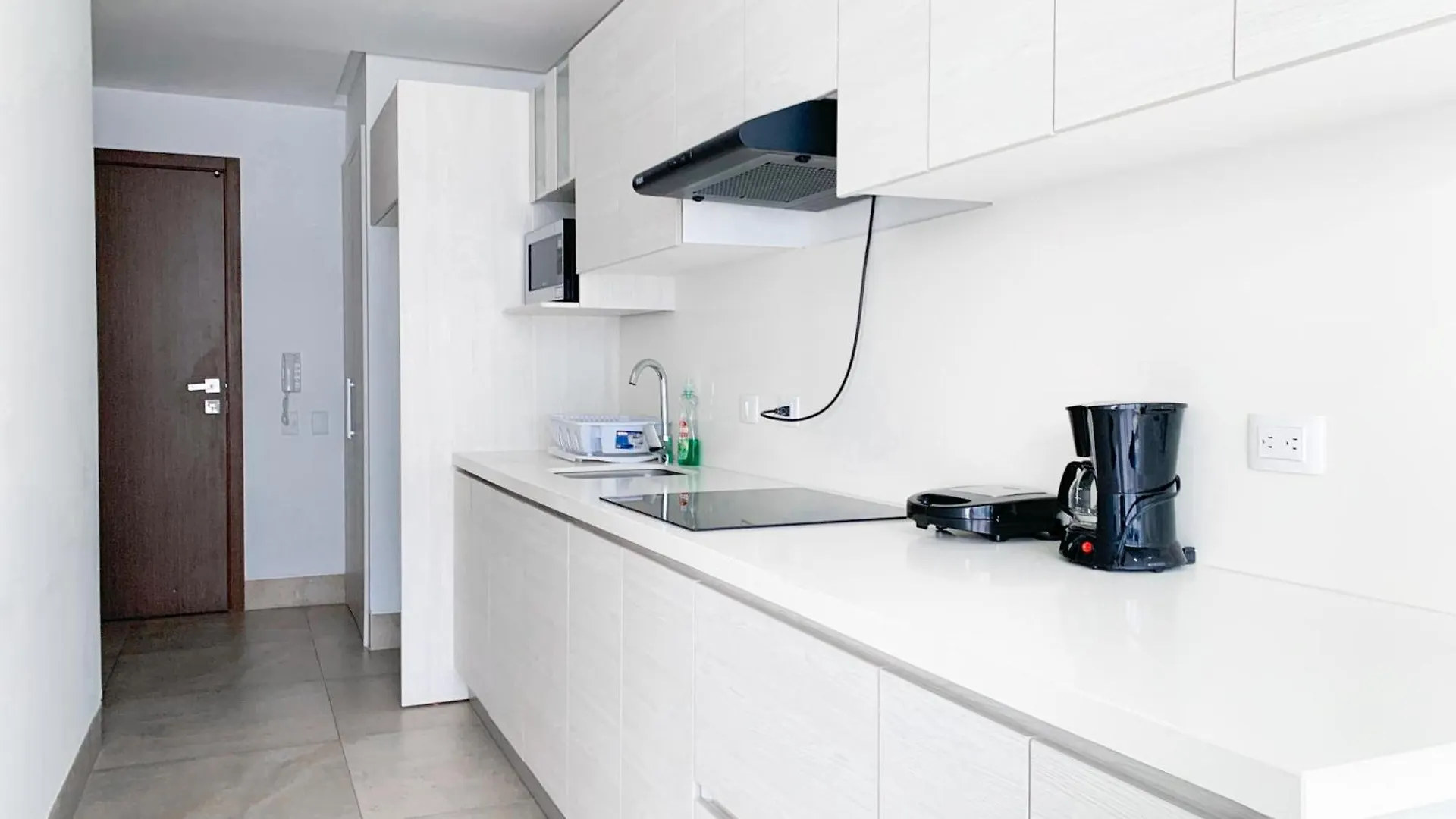 Suite Empresarial, Cerca Al Mall Del Sol, Cama, Parqueo, Sofa Cama Guayaquil