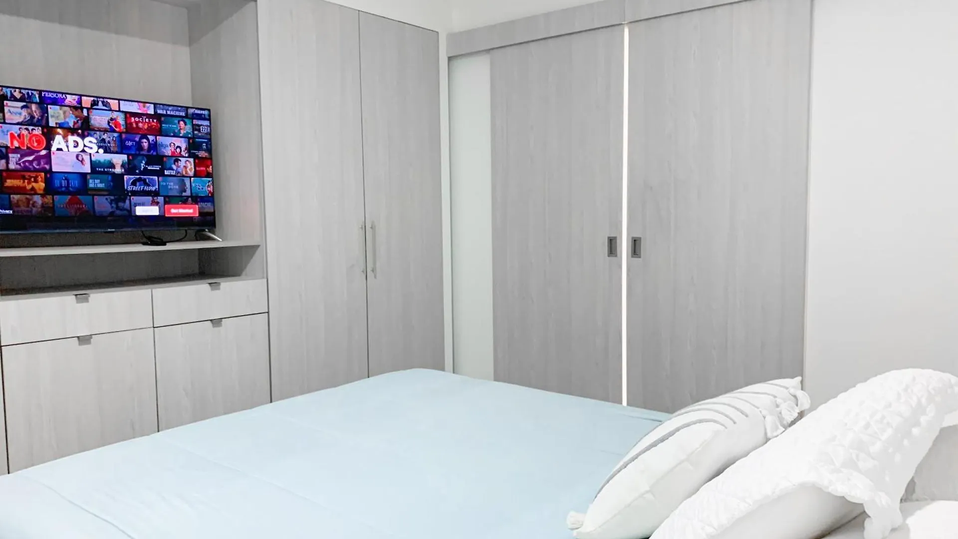 Suite Empresarial, Cerca Al Mall Del Sol, Cama, Parqueo, Sofa Cama Guayaquil
